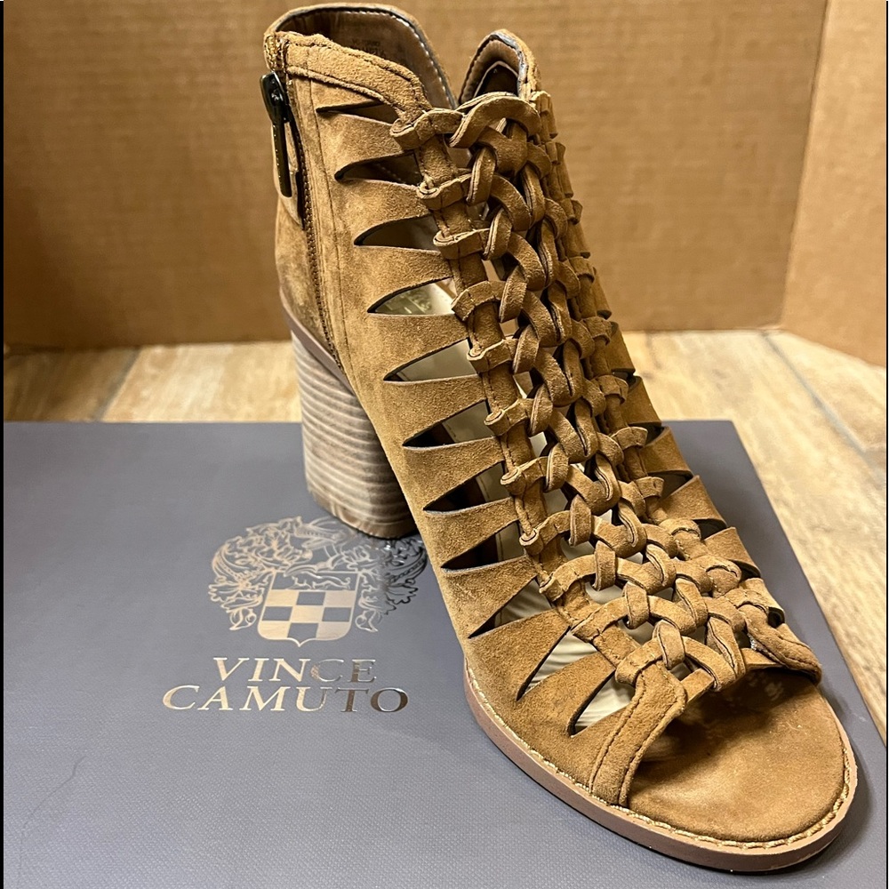 Wms Vince Camuto Torindi Lace Up Suede Leather Peep Toe Booties sz 7 1/2
